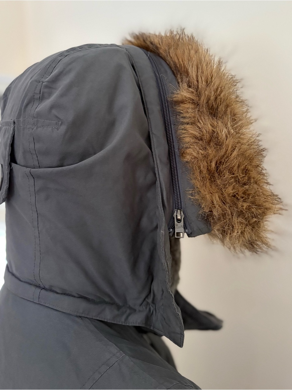 ARITZIA TNA Women's Grey Verbier Hooded Long Trench Coat with Faux Fur Trim (XS) - Picture 5 of 12